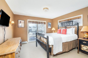 Ski trip value! Walk everywhere, hot tub, top floor condo